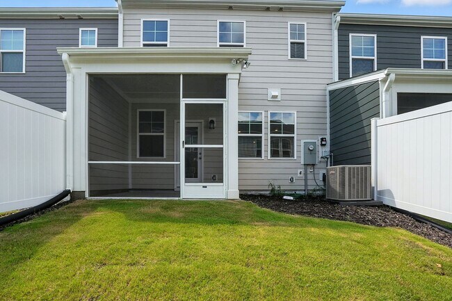 Building Photo - BRAND NEW TOWNHOME Available now, DEPOT 499 in Apex!