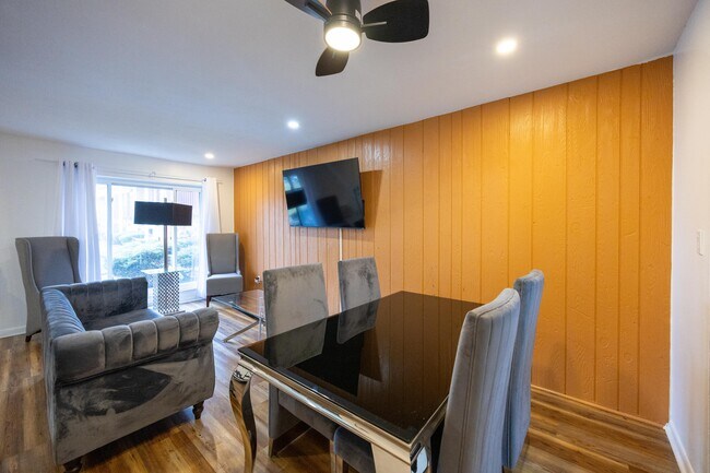 Building Photo - 27701 Mills Ave