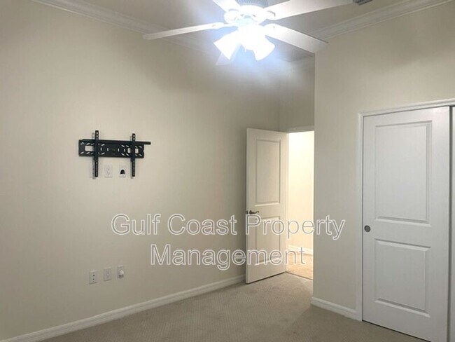 Building Photo - 10485 Crooked Crk Dr