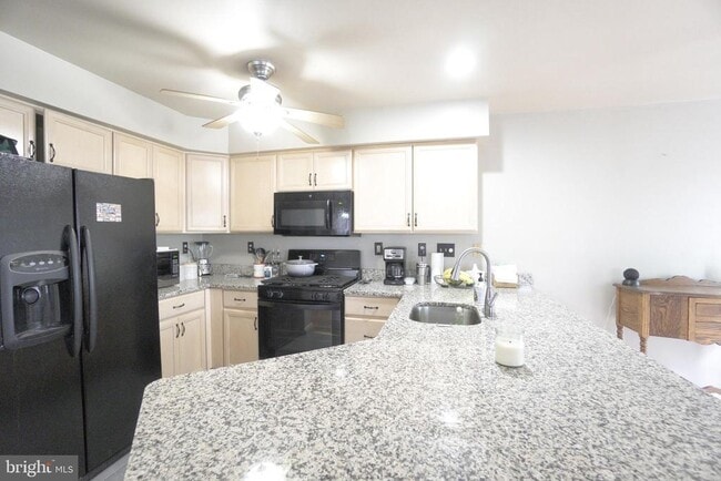 Building Photo - 2041 Greenes Way Cir