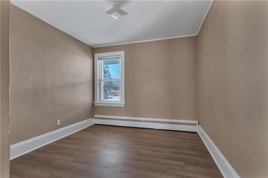 Building Photo - 1070 Main St