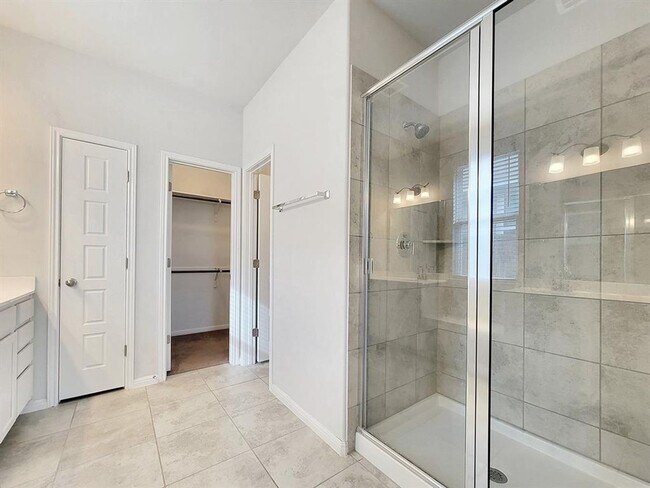 Building Photo - Modern 3BR/2BA Home with Garage & Fenced Backyard