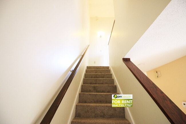 Building Photo - Convenient location