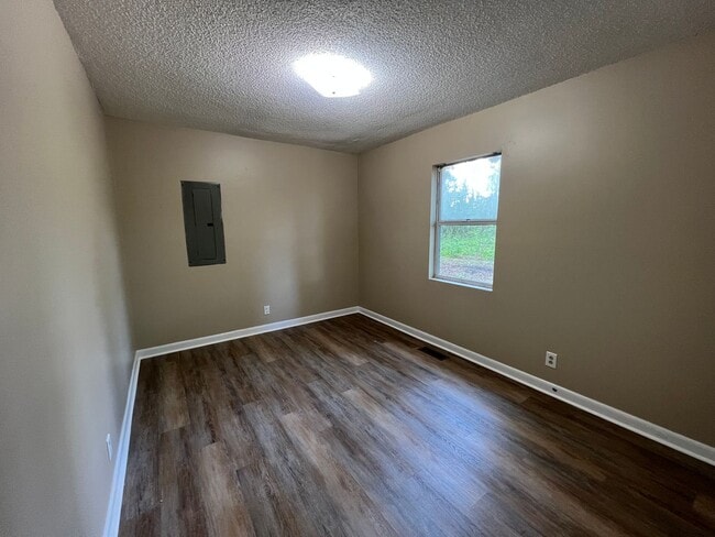 Building Photo - 3 Bedroom in Grant AL