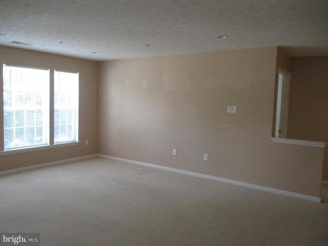 Building Photo - 3018 Hunting Ridge Dr