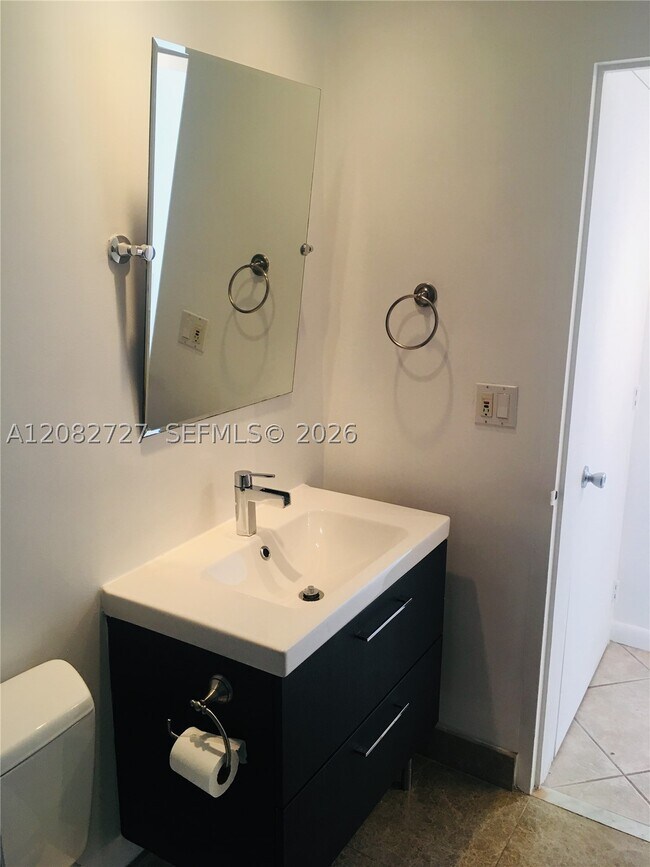 Building Photo - 1408 Brickell Bay Dr