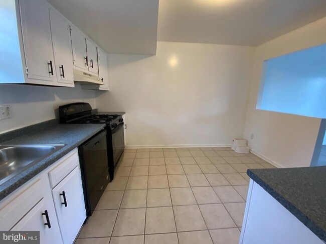 Building Photo - 566 Pleasant Dr
