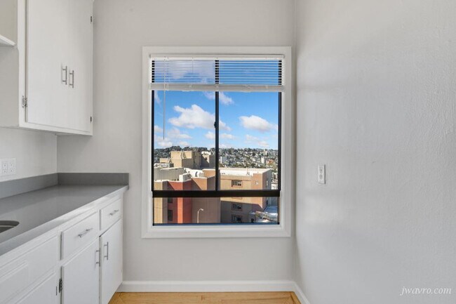 Building Photo - 80 Terra Vista Ave