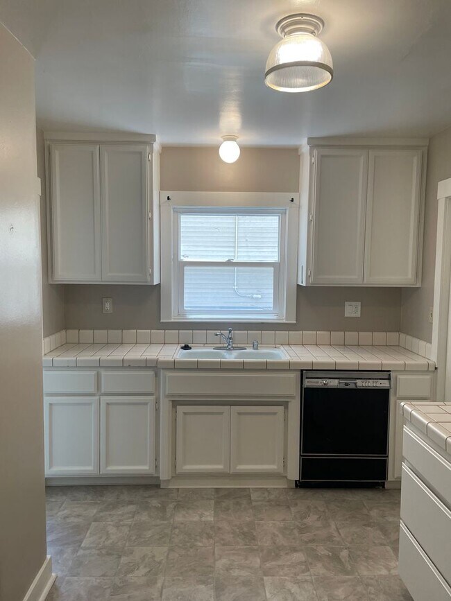 Building Photo - 1 Bedroom 1 Bathroom Duplex in Midtown Sac...