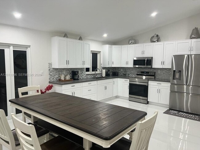 Building Photo - 16341 SW 145th Ct