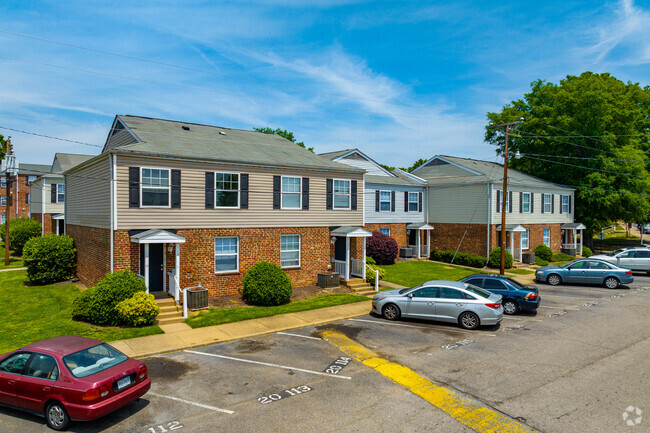 Building Photo - The Villas of Oakwood