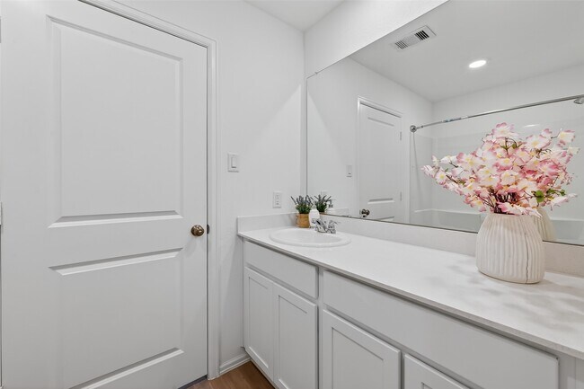 Building Photo - 7402 Clover Chase Dr