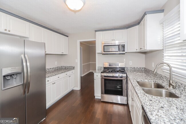 Building Photo - 130 Kellie Ln