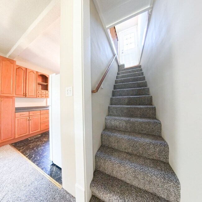 Building Photo - Newly updated 5 bedroom 2 bathroom home