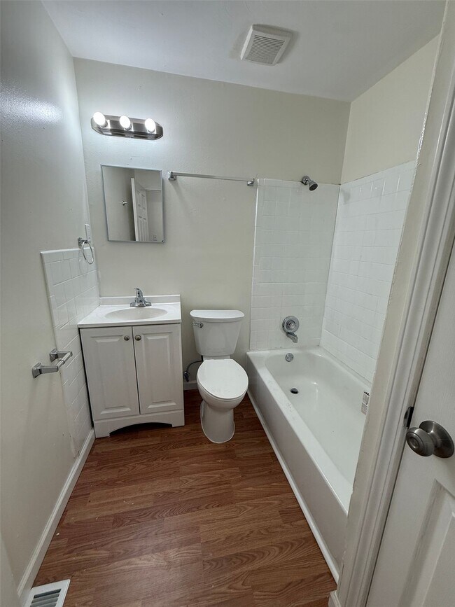 Building Photo - 10078 Green Valley Dr