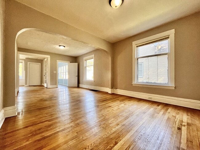 Building Photo - Five Bedroom Home in Muskegon