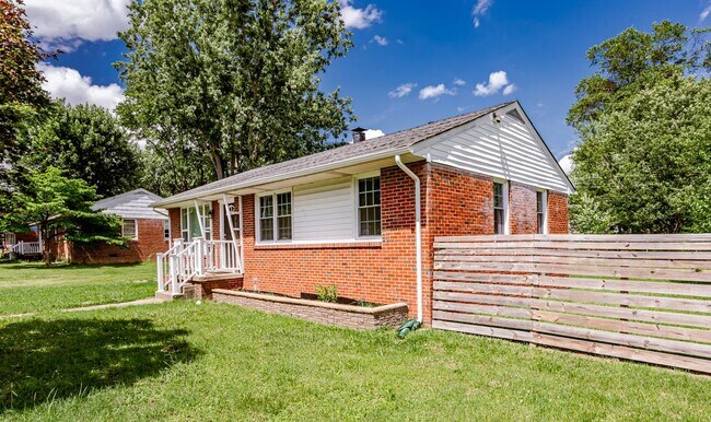 Building Photo - 9507 Stockbridge Dr