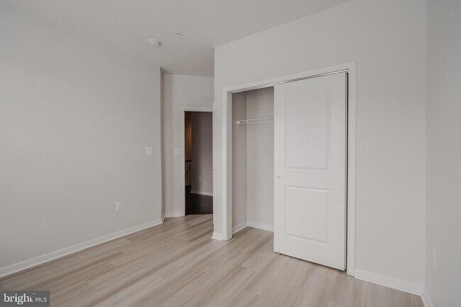 Building Photo - 23654 Hopewell Manor Terrace