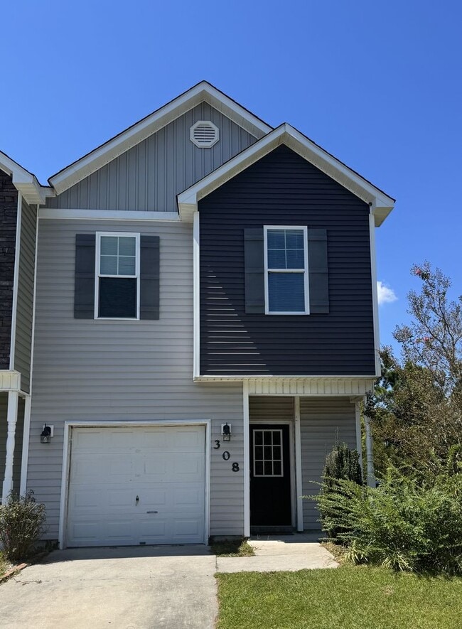 Primary Photo - Townhouse For Rent!