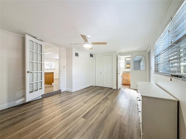 Building Photo - 424 72nd St N