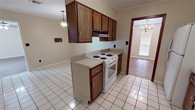 Building Photo - 2112 Cottingham Dr