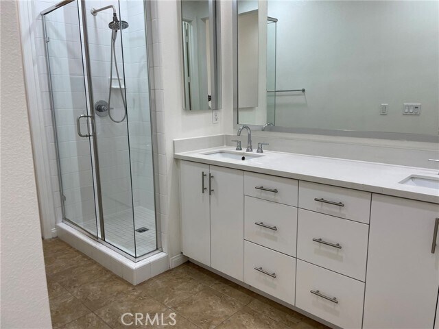 Building Photo - 810 The Promenade