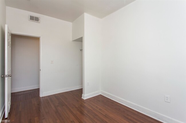 Building Photo - 3 br, 1 bath Triplex - 1539 CECIL B MOORE ...