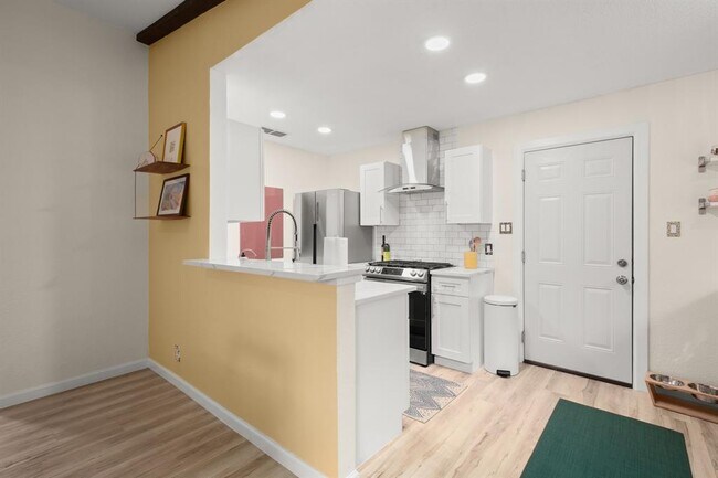 Building Photo - 5212 Provencial Dr
