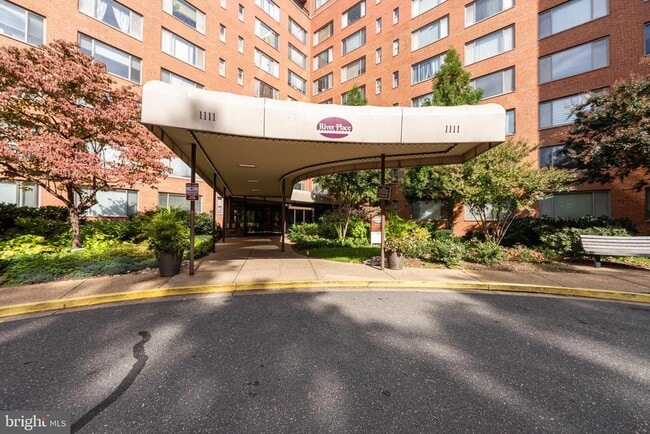 Building Photo - 1111 Arlington Blvd