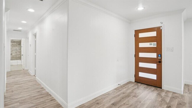 Building Photo - 3855 Crest Cove Cir