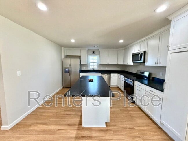 Building Photo - 543 N Ridgeway St