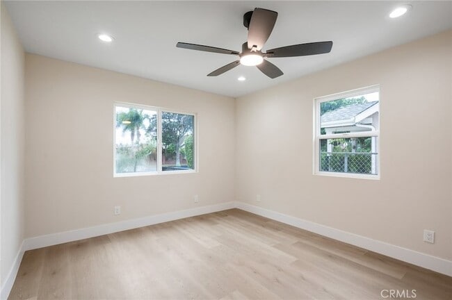 Building Photo - 745 W 106th St