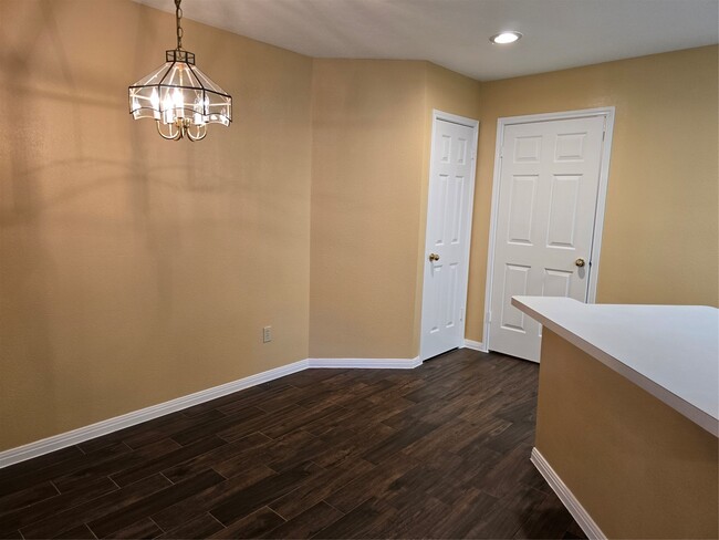 Building Photo - 14030 Torrey Village Dr