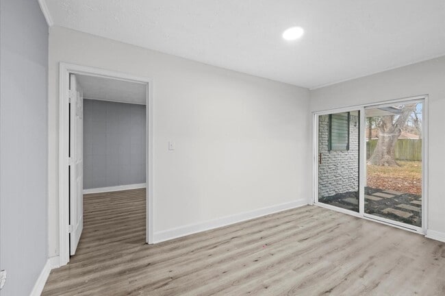 Building Photo - 2119 Linden Creek Ln