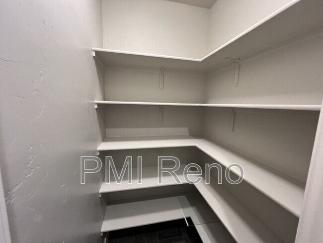 Building Photo - 2176 Selway Dr