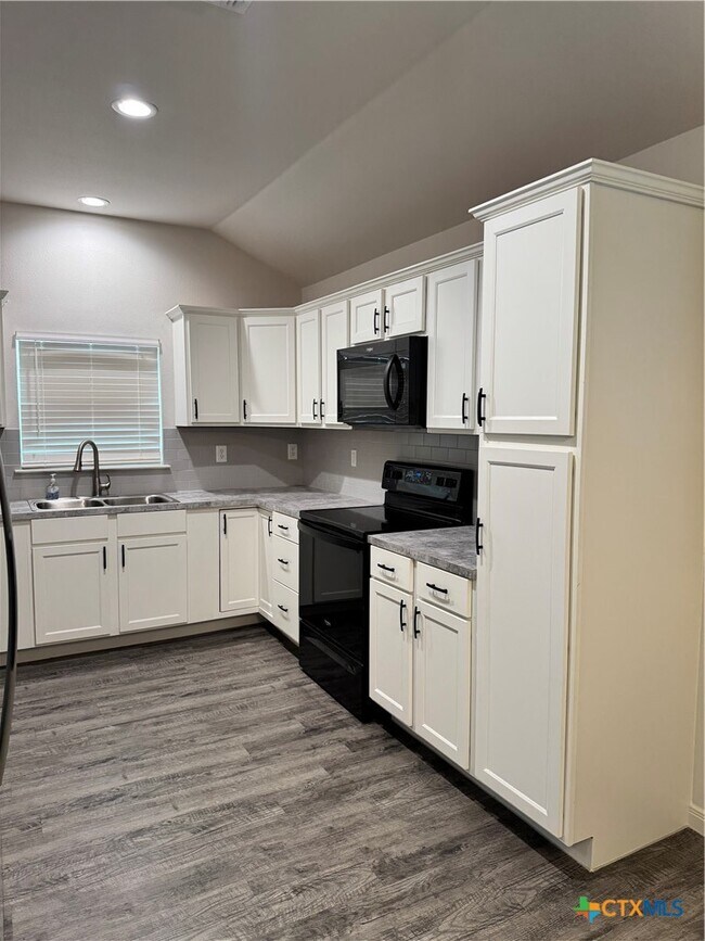 Building Photo - 909 2nd St