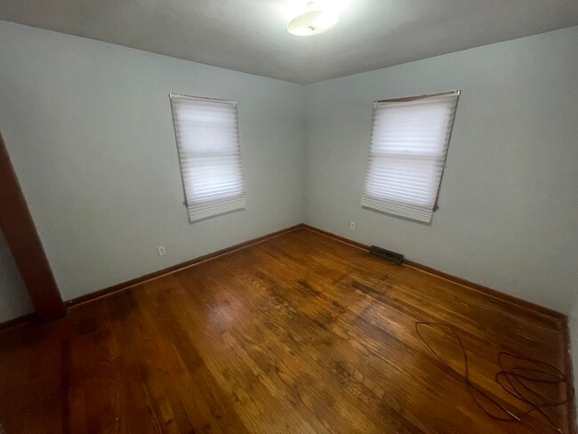 Building Photo - 7 Grace St