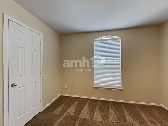 Building Photo - 26814 Sparrow Rdg