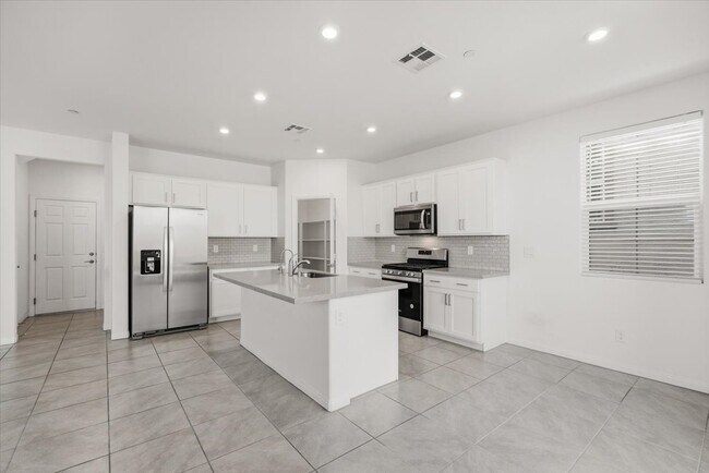 Building Photo - 10920 Oregano Ave