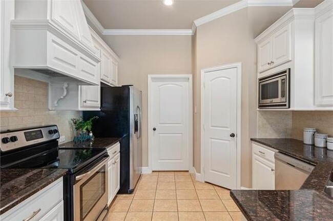 Building Photo - 529 Sterling Dr