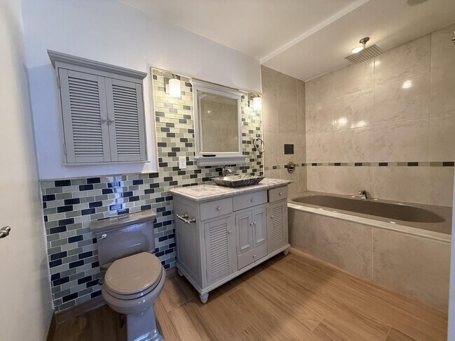 Building Photo - 10440 SW Stephanie Way