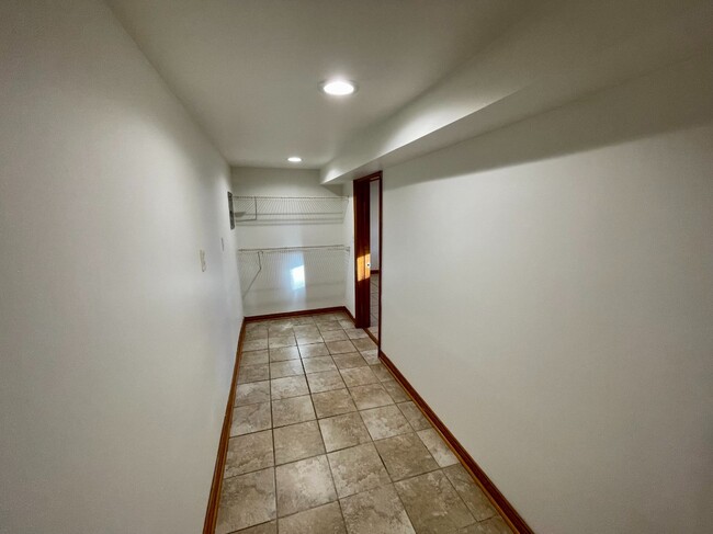 Building Photo - Affordable 1BR/1BA in Schiller Park!