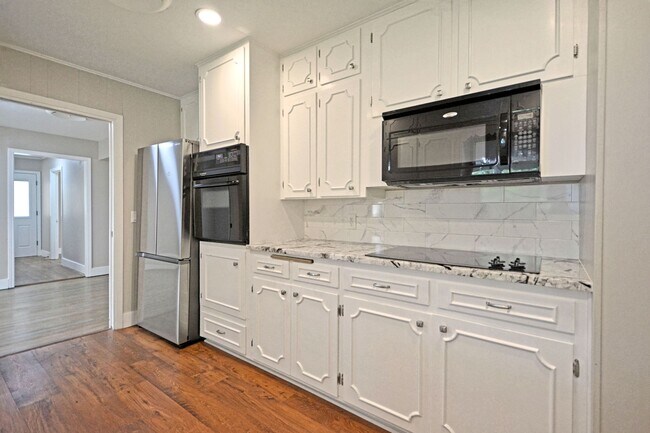 Building Photo - 671 W Merriweather St