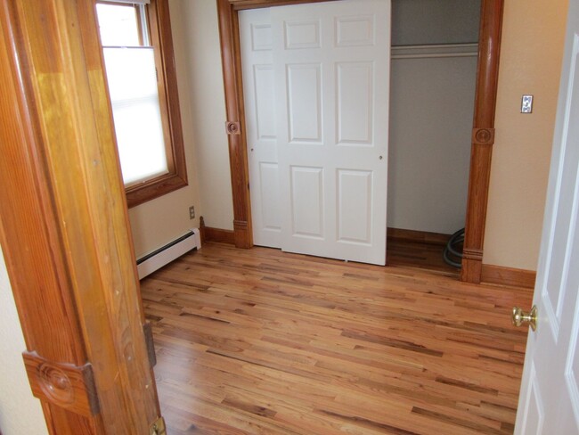 Building Photo - Sunny, Cozy 1 Bedroom Condo - Available fo...