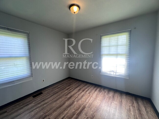 Building Photo - 1204 Giddings-