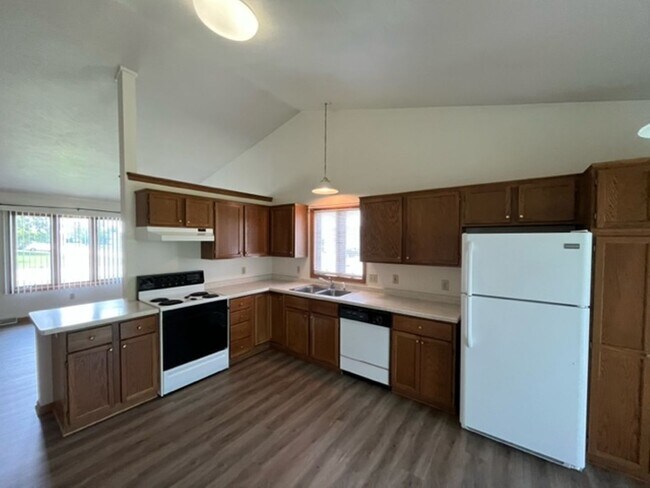 Building Photo - 330