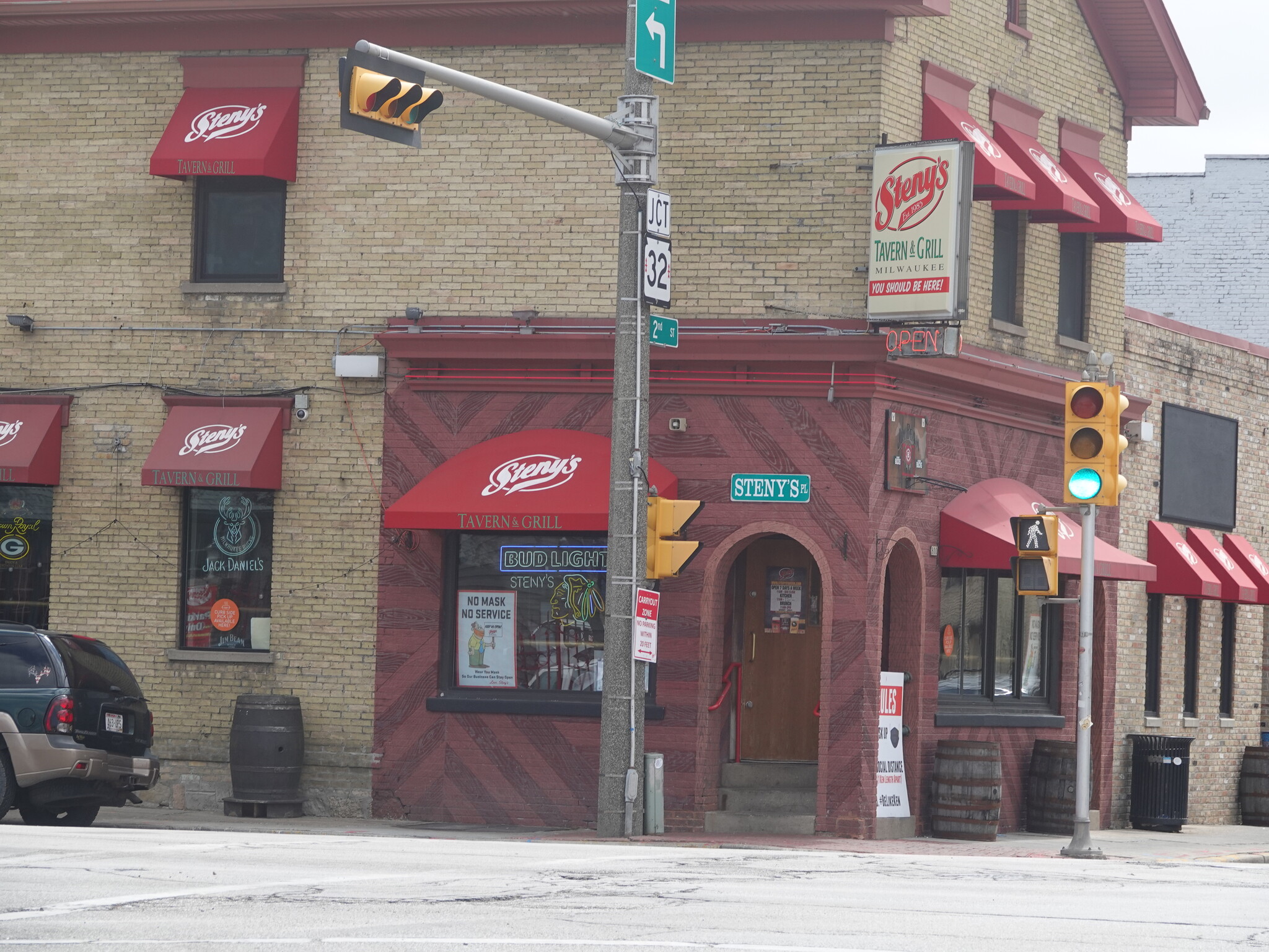 One of many popular bars and restaurants with in walking distance of the studio. - 1017 S 2nd St