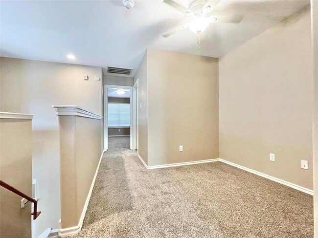 Building Photo - 19 Blue Creek Pl