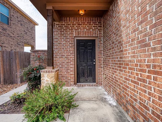 Building Photo - Creekside Curve