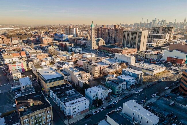 Building Photo - 114A Cottage St